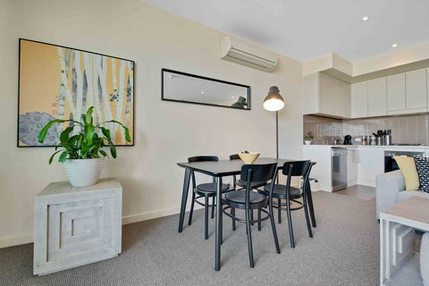 Port Adelaide Executive Waterfront Apartment - Accommodation BNB 13