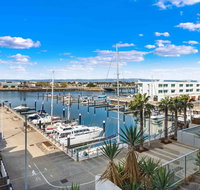 Port Adelaide Executive Waterfront Apartment - Accommodation BNB