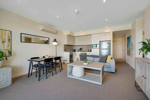 Port Adelaide Executive Waterfront Apartment - Accommodation BNB 10