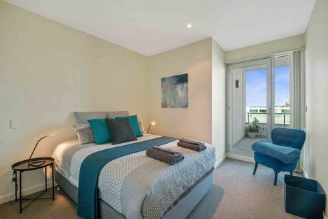 Port Adelaide Executive Waterfront Apartment - Accommodation BNB 2