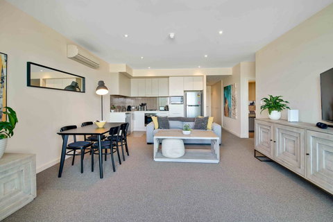 Port Adelaide Executive Waterfront Apartment - Accommodation BNB 16