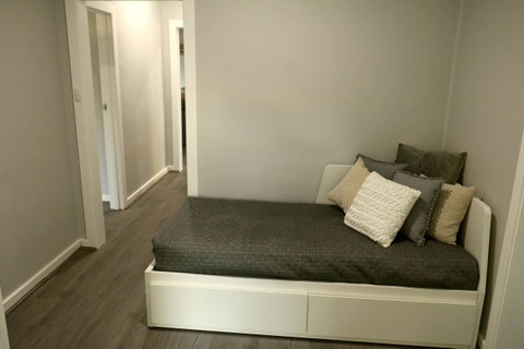 The Purple Door On Seaview - Accommodation BNB 9