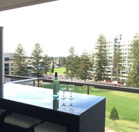 Beachside Luxury getaway in Glenelg - Accommodation BNB