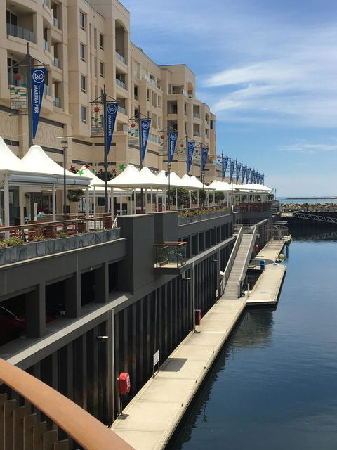 Glenelg Seaside Apartment - Accommodation BNB 3