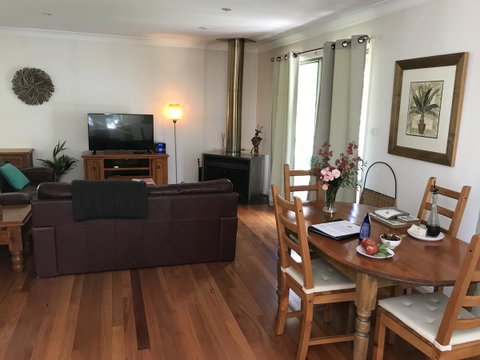 Ghost Hill Road Retreat - Accommodation BNB 6