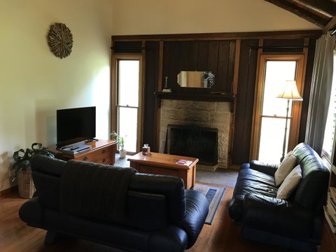 Ghost Hill Road Retreat - Accommodation BNB 3