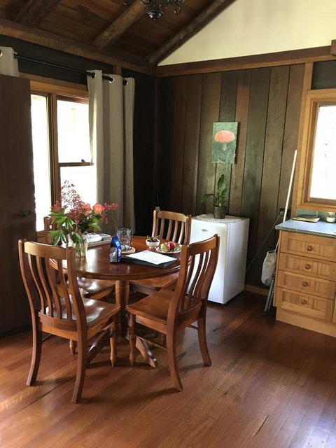 Ghost Hill Road Retreat - Accommodation BNB 2
