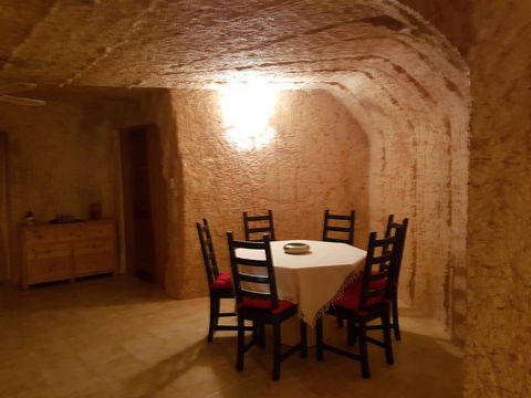 Underground Gem - Accommodation BNB 8