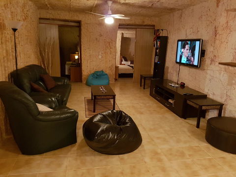 Underground Gem - Accommodation BNB 6