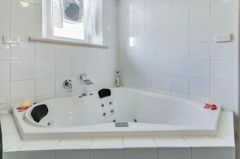 \'THE CHURCH\' Guest Home, Gawler Barossa Region - Accommodation BNB 6