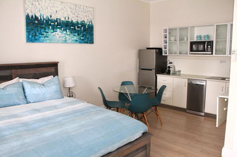 Smugglers Inn Studio Apartments - Accommodation BNB 4