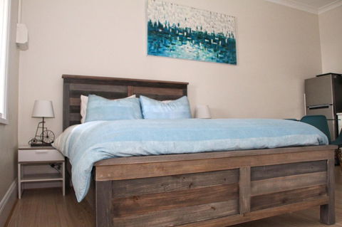Smugglers Inn Studio Apartments - Accommodation BNB 0