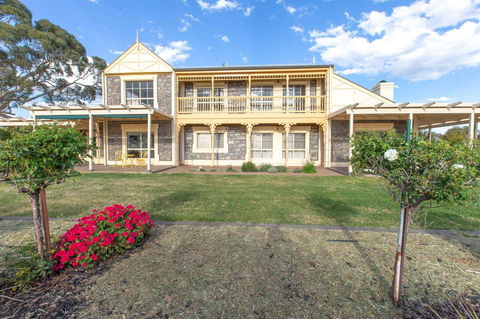 Angaston House - Accommodation BNB 24