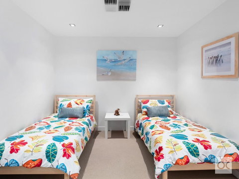 Breeze Beachfront Apartment - Accommodation BNB 28