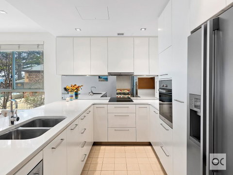 Breeze Beachfront Apartment - Accommodation BNB 39