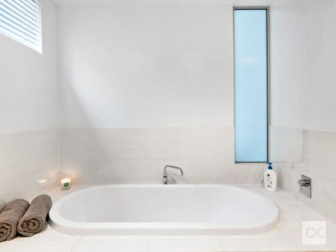 Breeze Beachfront Apartment - Accommodation BNB 30