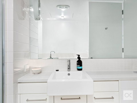Breeze Beachfront Apartment - Accommodation BNB 36