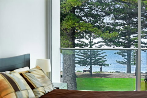 Breeze Beachfront Apartment - Accommodation BNB 11