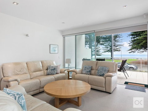 Breeze Beachfront Apartment - Accommodation BNB 27