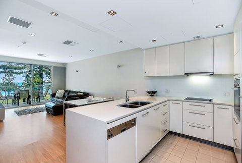 Breeze Beachfront Apartment - Accommodation BNB 9
