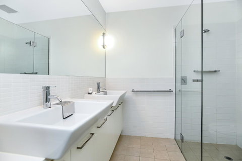 Breeze Beachfront Apartment - Accommodation BNB 18