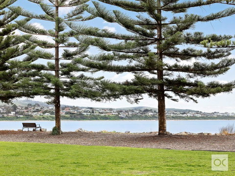 Breeze Beachfront Apartment - Accommodation BNB 31
