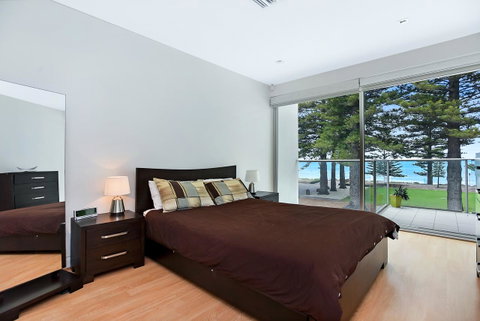 Breeze Beachfront Apartment - Accommodation BNB 13