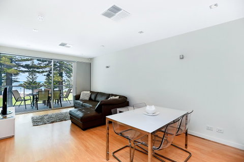 Breeze Beachfront Apartment - Accommodation BNB 12