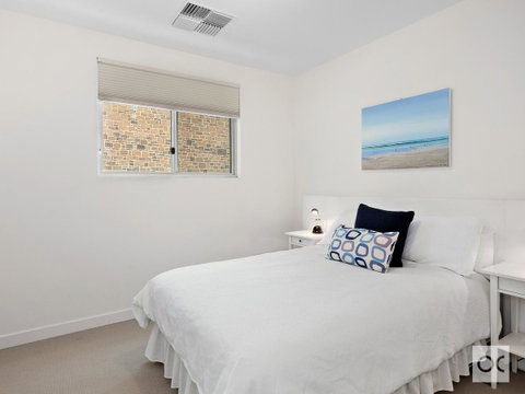 Breeze Beachfront Apartment - Accommodation BNB 32