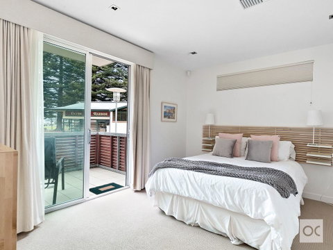 Breeze Beachfront Apartment - Accommodation BNB 29