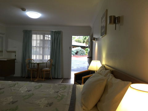 Ten Dollar Town Motel - Accommodation BNB 29