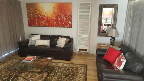 Jacaranda Homestay - Accommodation BNB 7