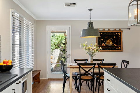 Adelaide Hills Retreats - Accommodation BNB 8
