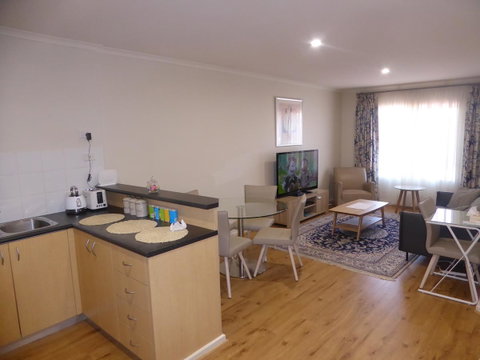 ADELAIDE CENTRAL APARTMENT - 3BR, 2BATH & CARPARK - Accommodation BNB 7