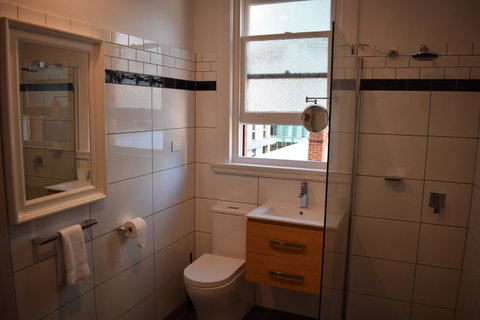 Ambassadors Hotel - Accommodation BNB 18