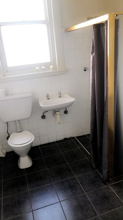 Ambassadors Hotel - Accommodation BNB 25