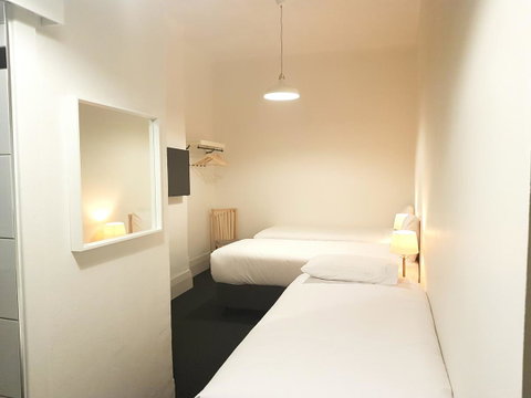 Ambassadors Hotel - Accommodation BNB 3