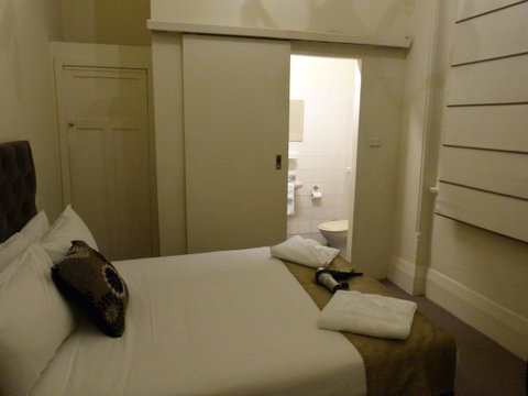 Ambassadors Hotel - Accommodation BNB 11