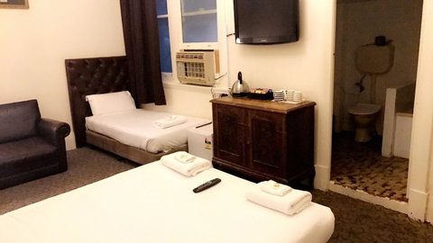 Ambassadors Hotel - Accommodation BNB 24