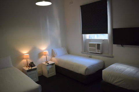 Ambassadors Hotel - Accommodation BNB 17