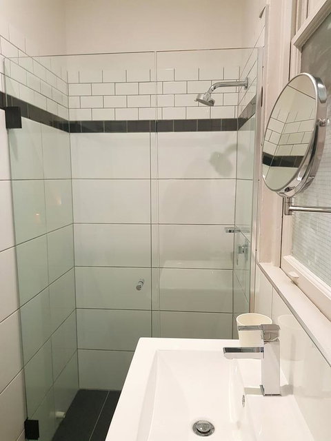 Ambassadors Hotel - Accommodation BNB 8