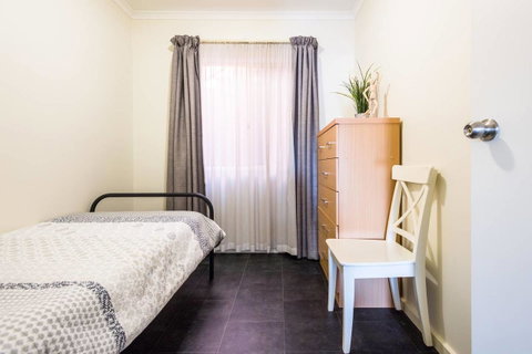 Executive 3 Bedroom Apartment + Internet + Parking - Accommodation BNB 15