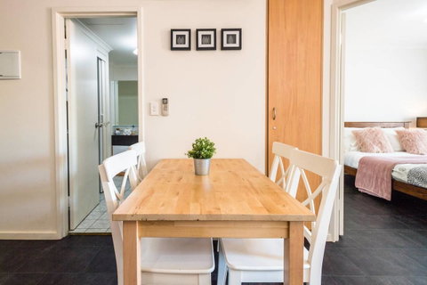 Executive 3 Bedroom Apartment + Internet + Parking - Accommodation BNB 13