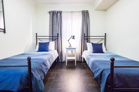 Executive 3 Bedroom Apartment + Internet + Parking - Accommodation BNB 8