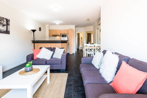Executive 3 Bedroom Apartment + Internet + Parking - Accommodation BNB 7