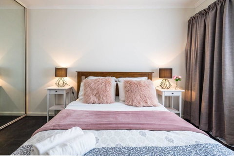 Executive 3 Bedroom Apartment + Internet + Parking - Accommodation BNB 1