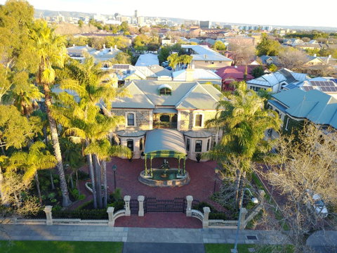 Grand Bluestone Mansion - Accommodation BNB 1