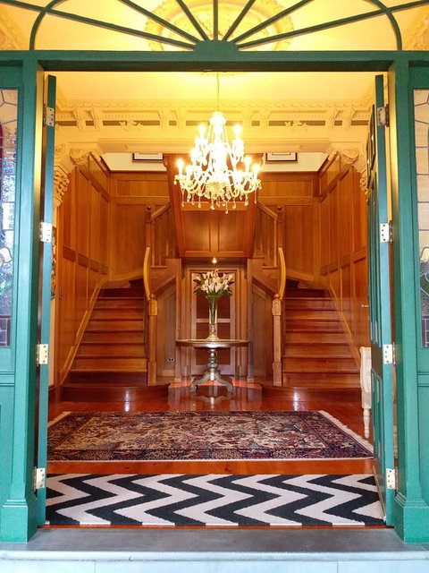 Grand Bluestone Mansion - Accommodation BNB 2