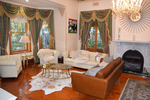 Grand Bluestone Mansion - Accommodation BNB 4