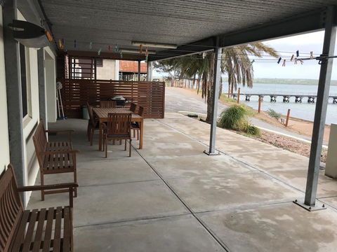 Beachside & Jetty View Apartment 6 - Captain\'s Apt - Accommodation BNB 37